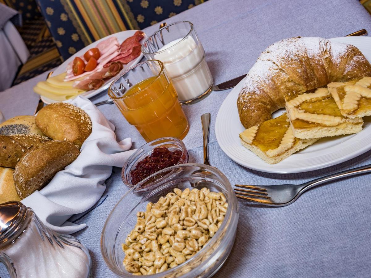 Hotel Cristallo Santa Cristina Val Gardena エクステリア 写真